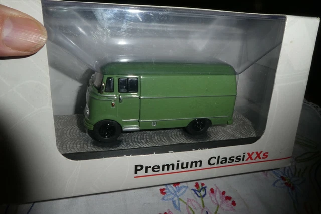 Miniature 1/43 Premium ClassiXXs – Camion Mercedes Benz L319 Fourgon Tôle Noire
