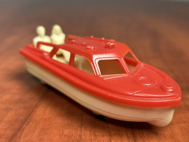 Red And White Renwal No. 141 USA Motor Cruiser Boat W/People Red And White Renwal No. 141 USA Motor Cruiser Boat W/People
