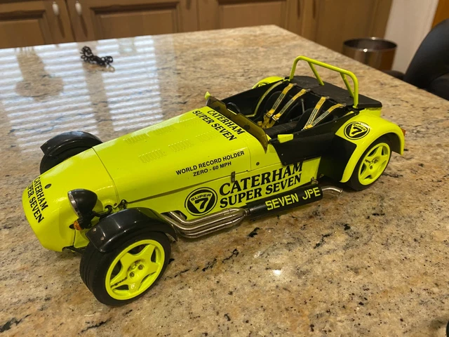 CATERHAM SUPER SEVEN JPE jaune au 1/12 kit monté TAMIYA 10203 voiture miniature CATERHAM SUPER SEVEN JPE jaune au 1/12 kit monté TAMIYA 10203 voiture miniature