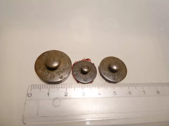 60er J. 3 Gewichte Messing / Bronze Apothekengeweichte 5 / 10 / 20 g viele Punze