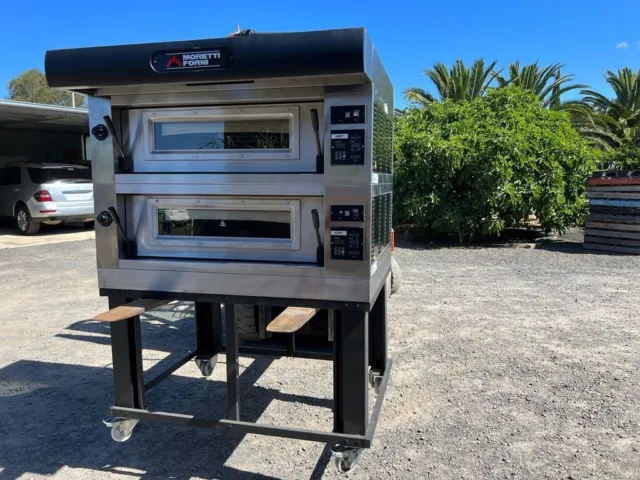 Moretti  Forni Pizza Oven Model Amacb 181  Circa 2019