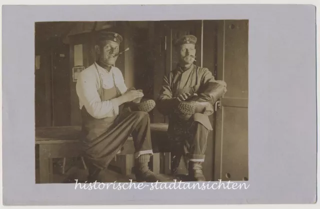 Soldiers Smoking at The Stiefelputzen - 1. World War - Great Old Photo 1910er