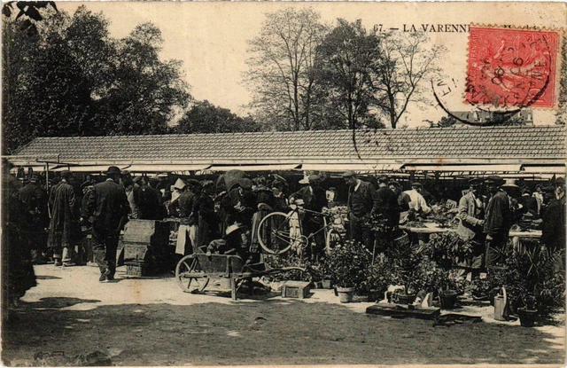 CPA AK LA VARENNE-CHENNEVIERES Le Marché (860746)