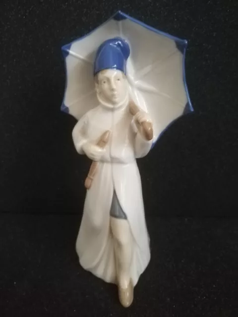Porzellan Figur Gräfenthal, Mann/Junge mit Schirm  / Under-Glaze, Höhe ca. 17 cm