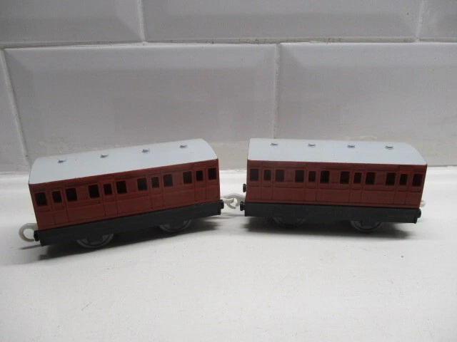 RED TOMY TRACKMASTER thomas the tank engine passenger coaches £8.99 ...