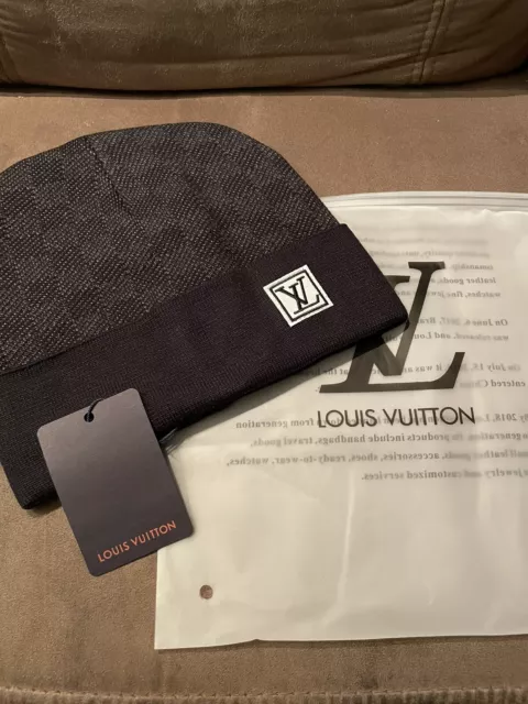 BONNET LOUIS VUITTON Gris Neuf avec étiquette porté 2 fois pour