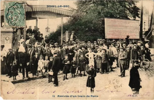 CPA AK NOISY-le-SEC Arrivée d'un train de PARIS (569598)