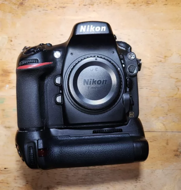 Nikon D800E 36.3 MP w/BATTERY GRIP