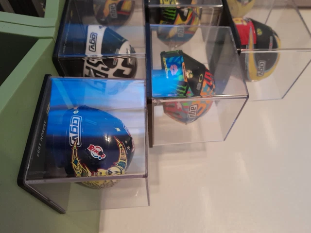 N 12 caschi valentino rossi