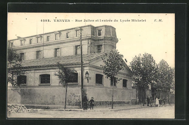 CPA Vanves, Rue Julien et l´Entree du Lycee Michelet