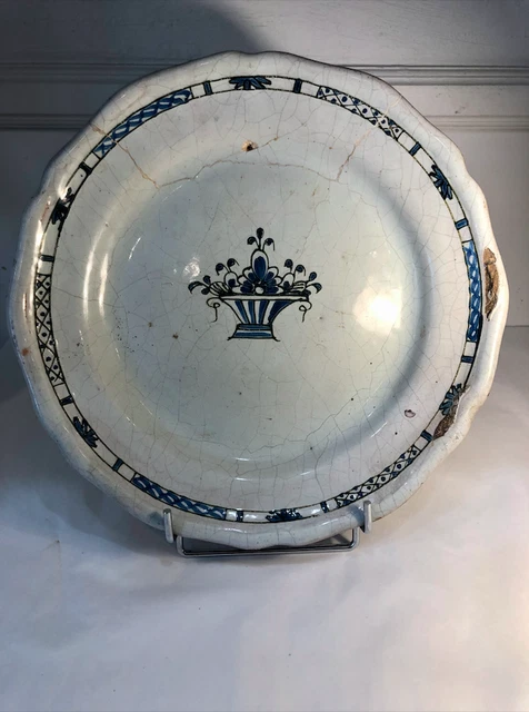 Assiette Ancienne Faïence Forges Les Eaux Ou Rouen - Cul Noir - 24 Cm - Restaurée