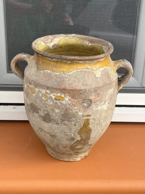 Grand pot en terre cuite vernissée jaune, XIXème siècle.