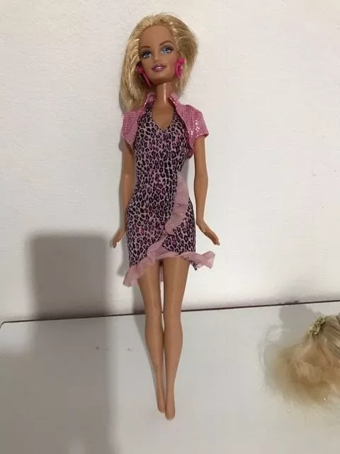 Bambola  Barbie Snodabile Con Vestito E Orecchini