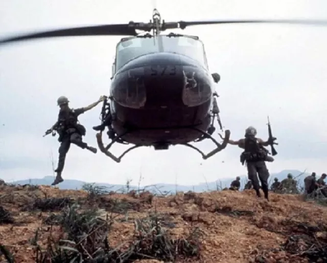 Bell Uh-1 Huey Helicopter Dropping Off Troops Vietnam War, 8x10 PHOTO PRINT