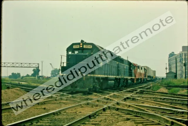 Original Slide Illinois Central IC 3014 EMD GP40 21st St. Chicago ILL 7-19-73