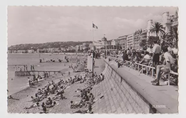 CPA " NICE - La Promenade des Anglais et la Plage