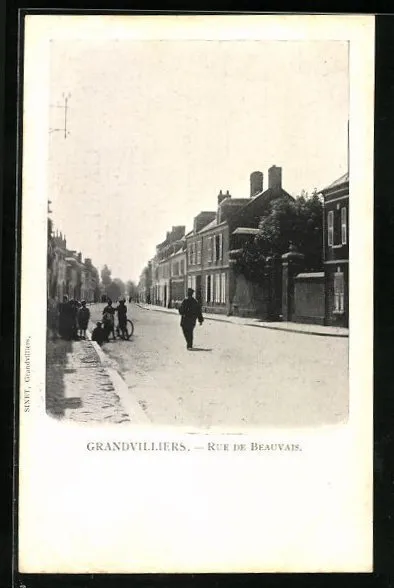 CPA Grandvilliers, Rue de Beauvais, vue de la rue