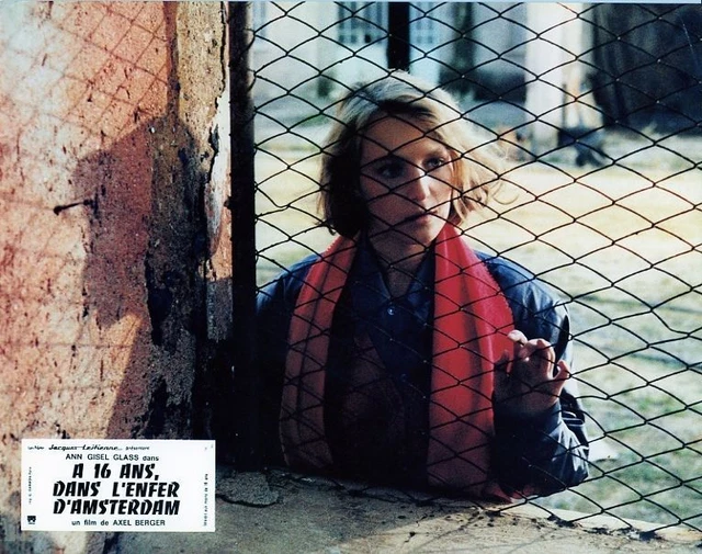 PHOTO CINÉMA 20X30CM (1984) ANN GISEL GLASS - A 16 Ans Dans L'enfer D