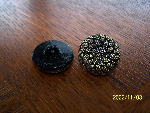 Beau bouton ancien en verre. Années 60. noir et doré. Réf 429 3