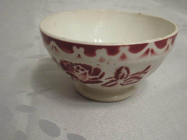 Ancien Petit   Bol Cotele A Decor De Rose Rouge Sur Piedouche  Blanc  Digoin