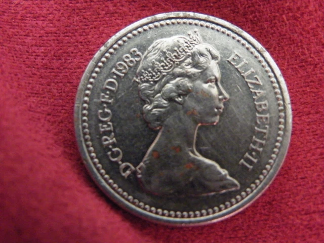 Pièce De Monnaie Anglaise - One Pound 1983 - Elizabeth II - État D'occasion (voir Photos)