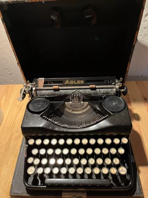 ADLER Mod 32 Schreibmaschine Typewriter Modell 32 mit Koffer DACHBODENFUND