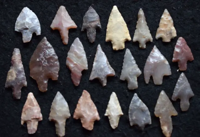 20 Sahara Neolithic stemmed projectile points/tools lot #1