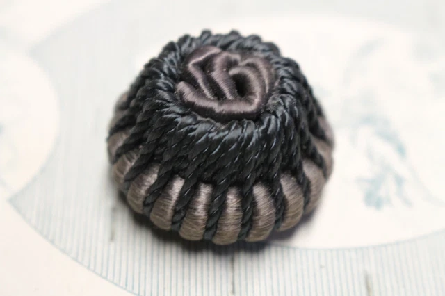 BOUTON ANCIEN COUTURE passementerie  en forme de kouglof 3,2 cm