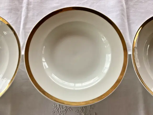 Lot de 6 assiettes creuses en porcelaine de limoges liseret or, D. 21,5 cm