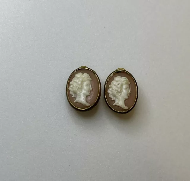 Vintage Small Peach Ivory Cameo Stud Clip On Oval Gold Tone Earrings 2