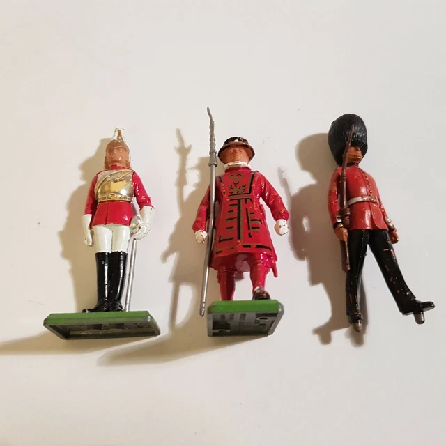 1973 BRITAINS TOWER London Buckingham Palace Royal Guards tin toy