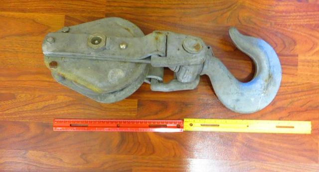 Huge 40 pound Hook Pulley Block Tackle Cast Engine Hoist