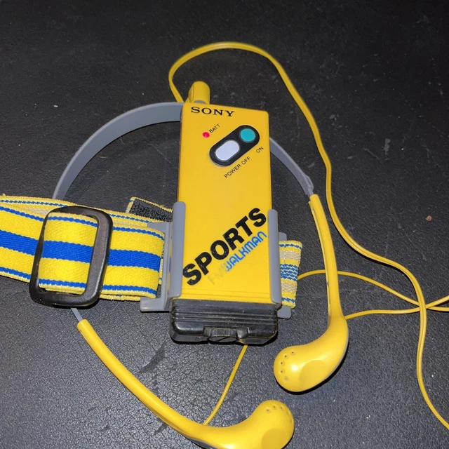 SONY SPORTS FM Walkman SRF5 Portable Radio works. headphones not