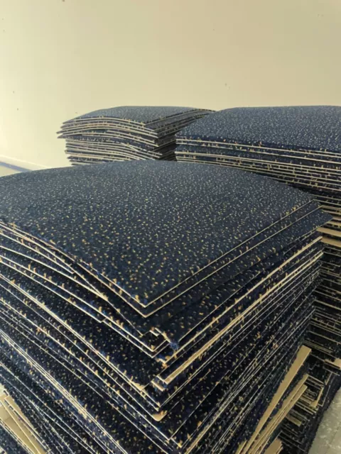 400 x blue 500mmX500mm Carpet tiles. Covers 100 meters square JUST 50p per tile