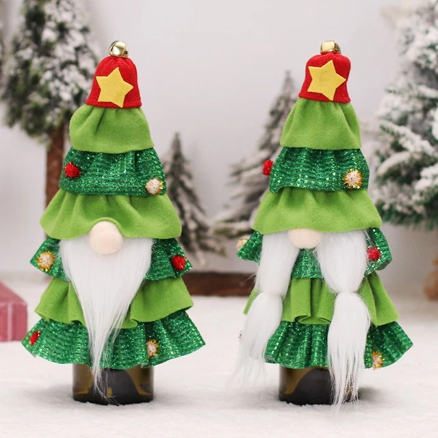 Botellas de vino cubierta árbol de Navidad feliz Navidad gnomos sin rostro