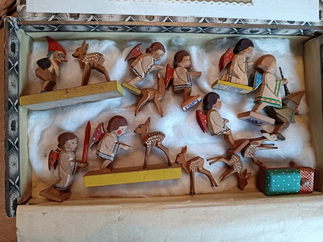 Holzfiguren Engel Rehe Zwerg geschnitzt Emil Helbig Erzgebirge Zuckersüß