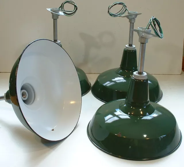 (1) 30s Benjamin 16" Porcelain Industrial Green Barn UL Light VTG Gas Station Bs