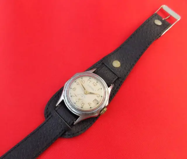 Vostok Soviet wrist watch mechanical 17 jewels leather strap Working vintage men