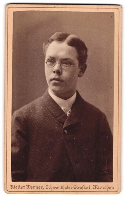 Fotografie Franz Werner, München, Schwanthaler Str. 1, Junger Herr im Anzug mit