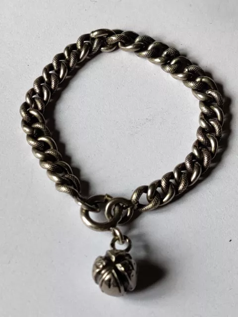 Très Ancien Bracelet En Argent Pour Bébé Ou Nourrisson