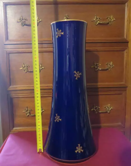 grand vase en porcelaine bleu de sèvres décor de flocons or signé S 1912 DN