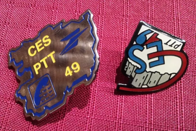 pin's lot de 2 pin's la poste (CES PTT 49)1 Maine et loire et 1Chateaux D'Angers