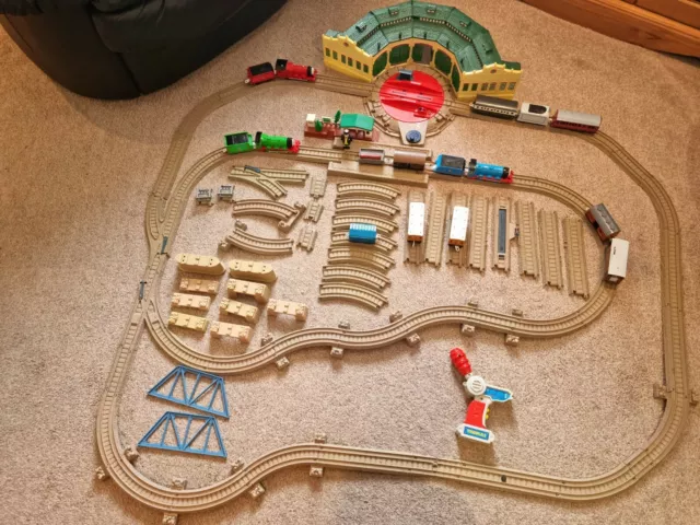 THOMAS AT TIDMOUTH Sheds Trackmaster Set And Extra Track Accessorises 50.00 PicClick UK