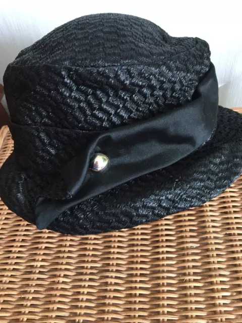 Ancien  chapeau bibi en matière genre paille avec ruban de satin :environ 54 cm