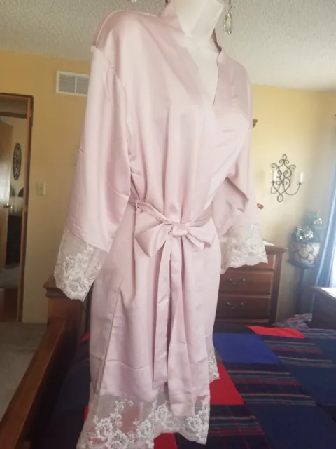 Flora Nikrooz shell pink satin silky robe with lace trim size small new with tag