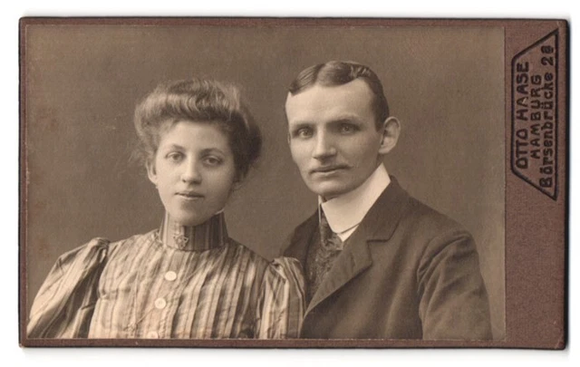 Fotografie Otto Haase, Hamburg, Börsenbrücke 28, Portrait Frau im gestreiften K