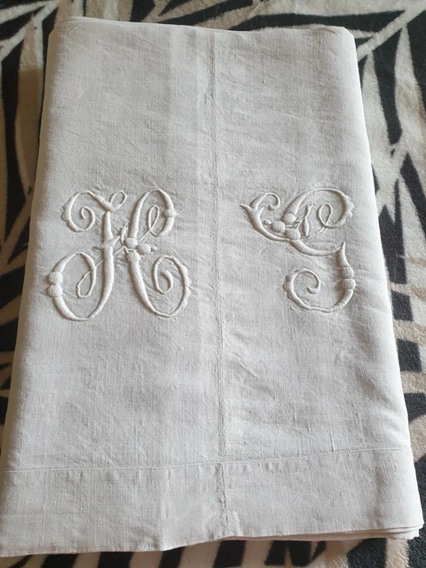 Drap Ancien En Lin Blanc Cassé – Monogramme P M – Dimensions 240 X 210 Cm – Occasion