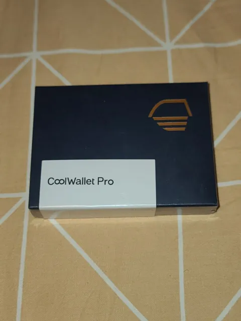 Coolwallet Pro brand new - ship internationally from Japan