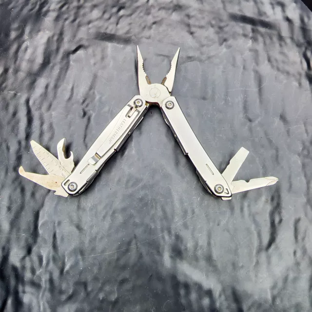 Leatherman Wingman Multi-Tool, Stainless Steel, Good Condition, Pocket Size 🔧