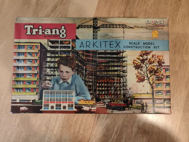 Triang Arkitex Spot on models set B  boxed with instructions, Very Clean !!!